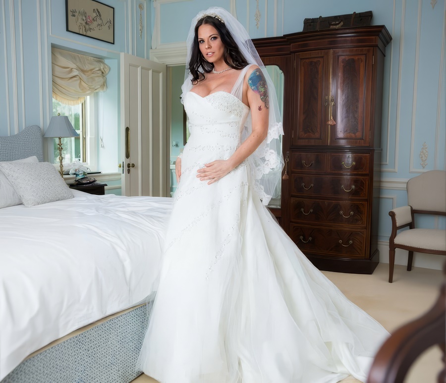 Simony Diamond Bride Can't Resist The Best Man's Big Cock On Her Wedding Day