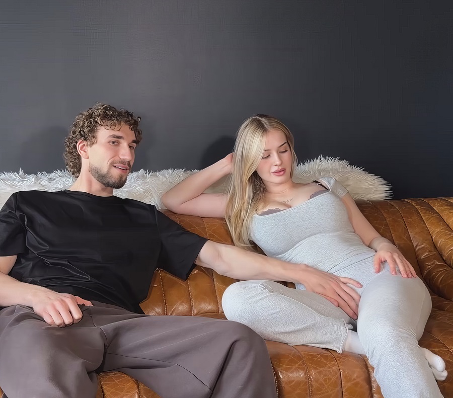 Cumatozz The Guy Left His Sexy Girlfriend Alone With A Friend And She Fucked Him