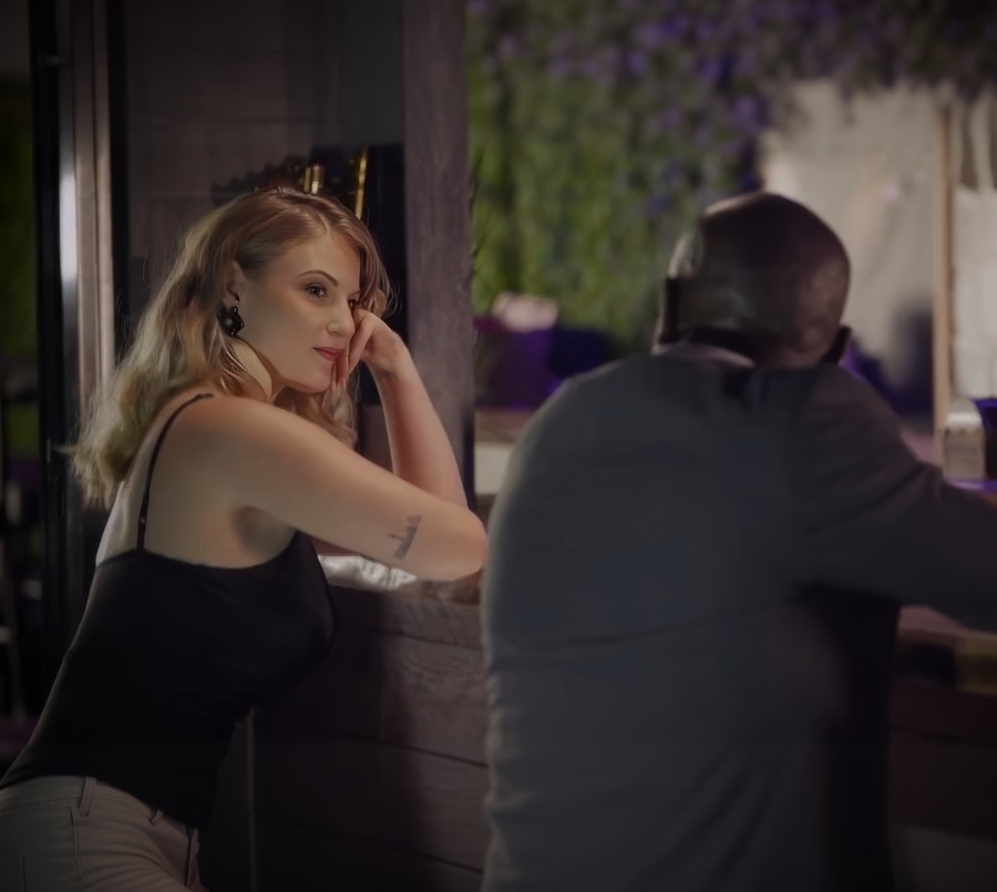 Faustine Perdrix Wife Goes to a Nightclub Looking for Sex