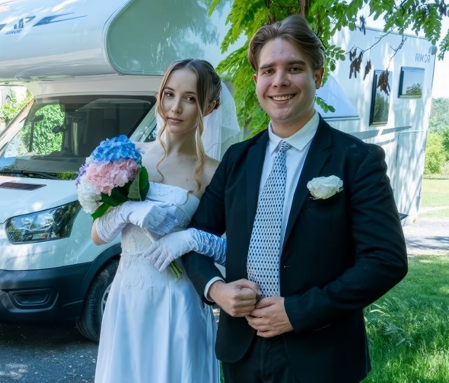 Polly Yangs The Bride Cheats On Her Groom With A Stranger For Money